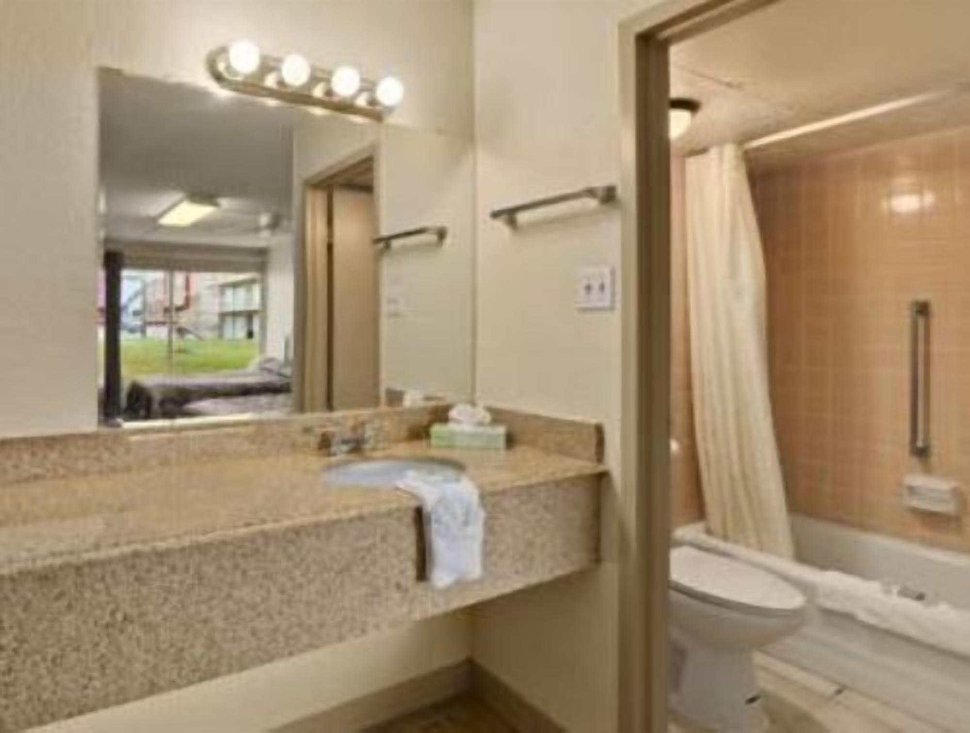 University Inn Bryan Esterno foto