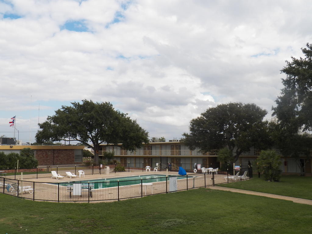 University Inn Bryan Esterno foto