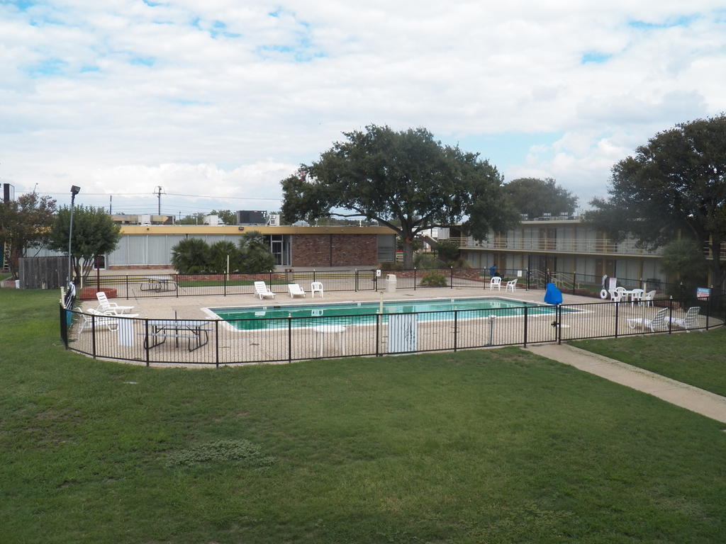 University Inn Bryan Esterno foto